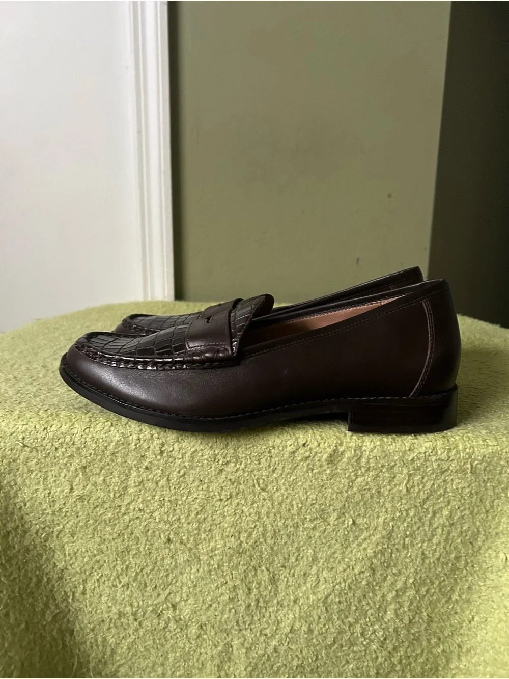 NWOT VIONIC Waverly Women’s Dark Brown Croc-Embossed Penny Loafers  Sz 8